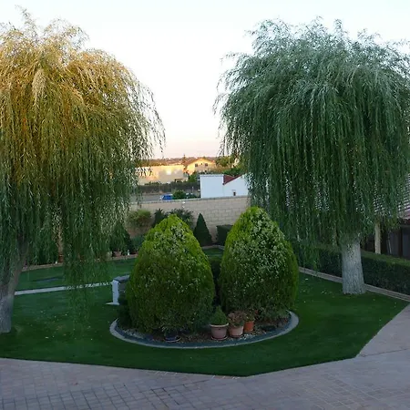 فيلة Villamercedes 1 *